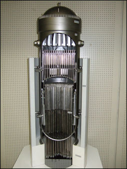 20111101-Tepco model or prssure reactor 110512_2.jpg